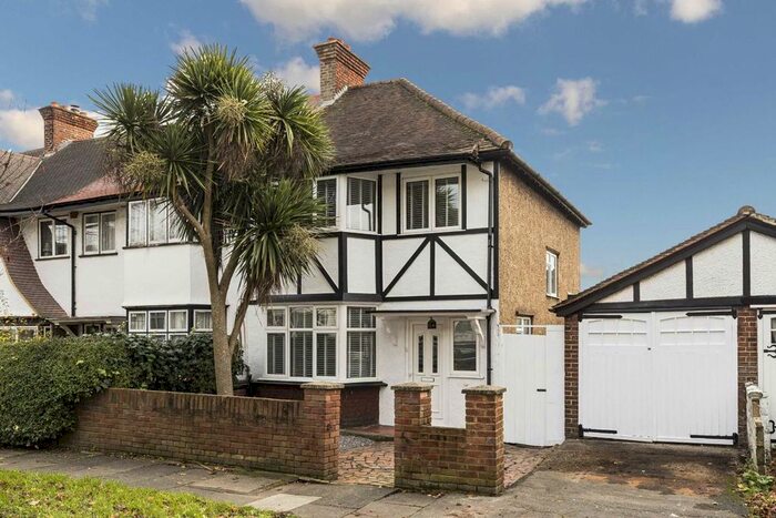 4 Bedroom Semi-Detached House To Rent In The Ridgeway, London, W3