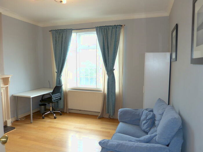 2 Bedroom Property To Rent In Finchley Road, London, NW11