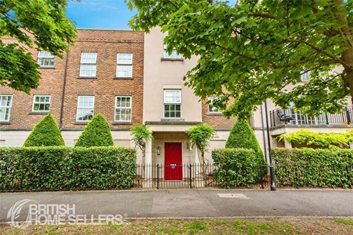 3 Bedroom Apartment For Sale In Liverymen Walk, Greenhithe, Kent, DA9