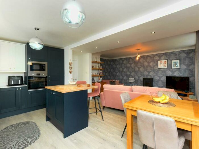 2 Bedroom Semi-Detached House For Sale In Mount Close, Nantwich, Cheshire, CW5