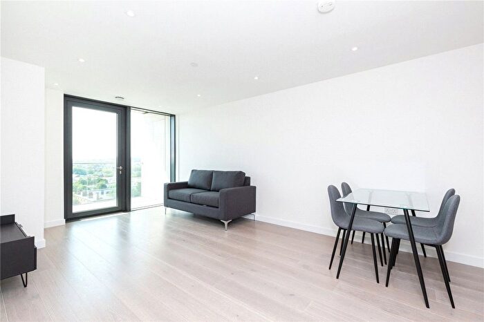 2 Bedroom Flat For Sale In Carriage House, City North Place, London, N4