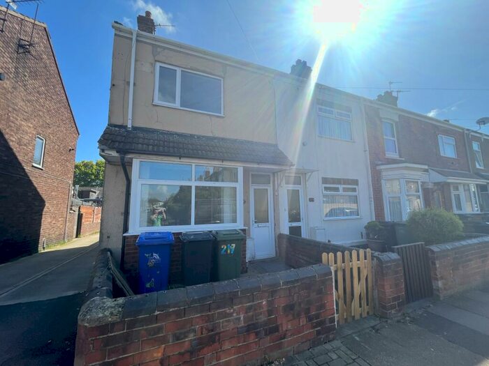 3 Bedroom End Of Terrace House To Rent In Heneage Road, Grimsby, DN32
