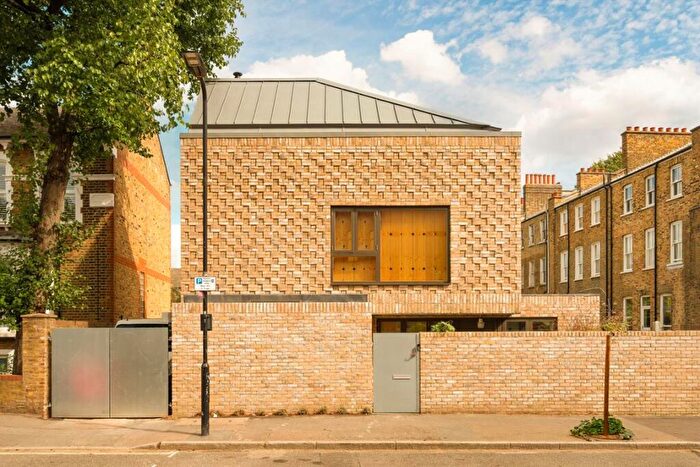 3 Bedroom House For Sale In Maury Road, Stoke Newington, N16