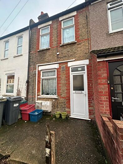 1 Bedroom Flat To Rent In Myrtle Road, Hounslow, TW3