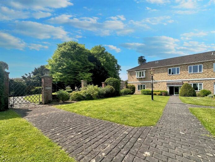 2 Bedroom Flat For Sale In Gerard Hudson Gardens, Norwich, NR4