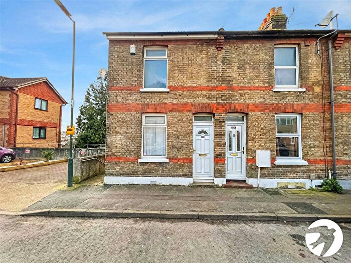 3 Bedroom End Terrace House For Sale In Beacon Road, Chatham, Kent, ME5