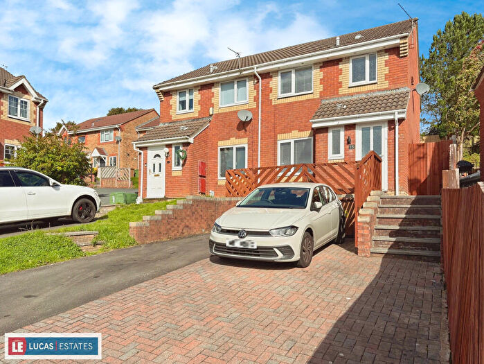 3 Bedroom Semi-Detached House For Sale In Y Cedrwydden, Blackwood, NP12