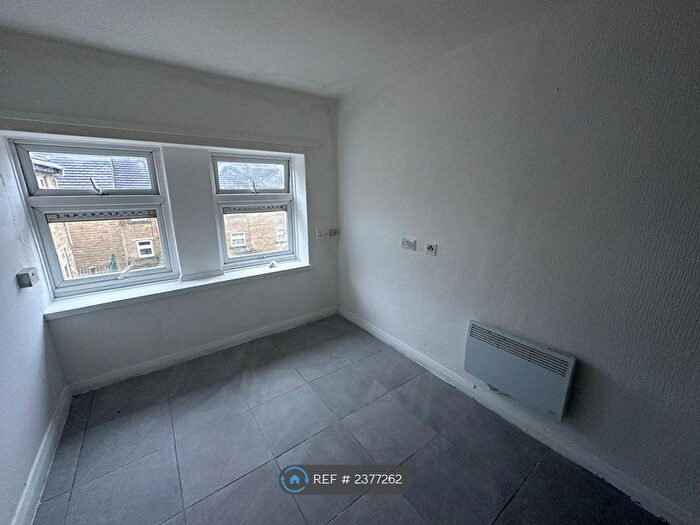 Studio To Rent In Ladywell Close, Bradford, BD5