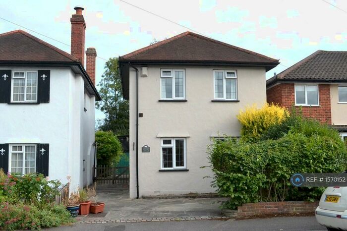 3 Bedroom Detached House To Rent In Heatherside Road, Epsom, KT19