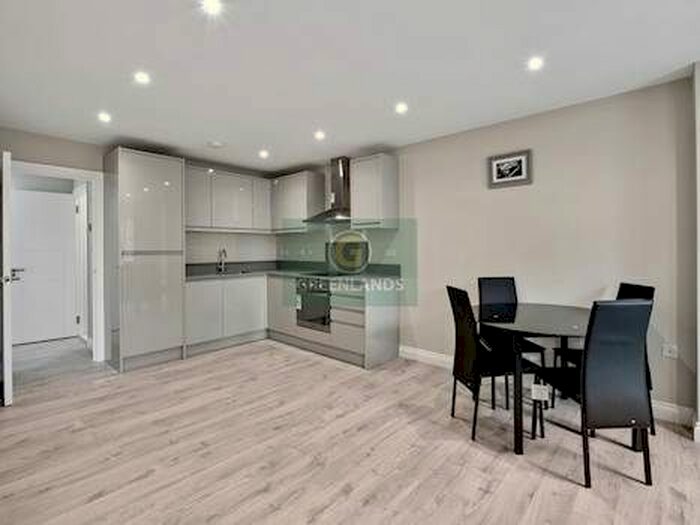 2 Bedroom Flat To Rent In Bethnal Green Road, Bethnal Green, E2