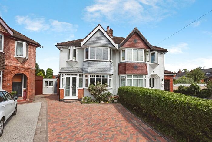 3 Bedroom Semi-Detached House For Sale In Fernwood Croft, Birmingham, West Midlands, B14