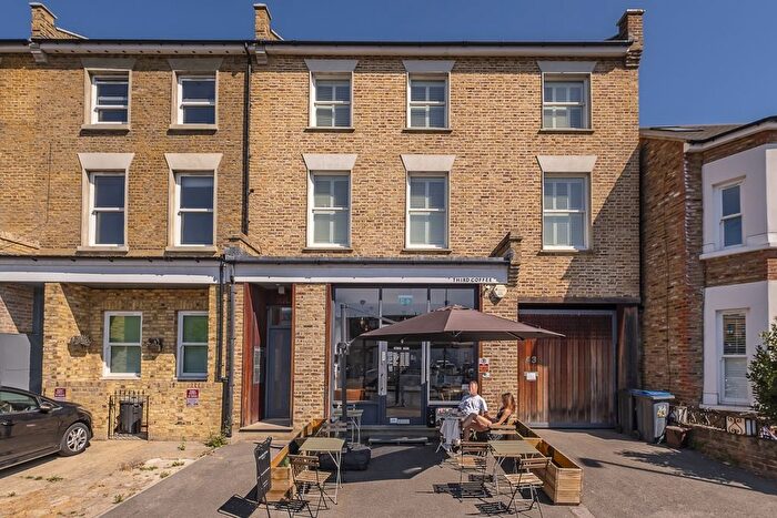 2 Bedroom Flat To Rent In Kingston Road, London, SW19