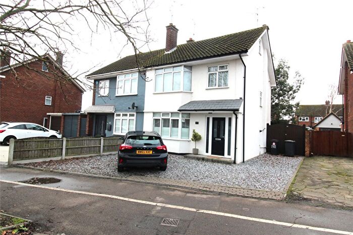3 Bedroom Semi-Detached House For Sale In Ashingdon Road, Rochford, Essex, SS4