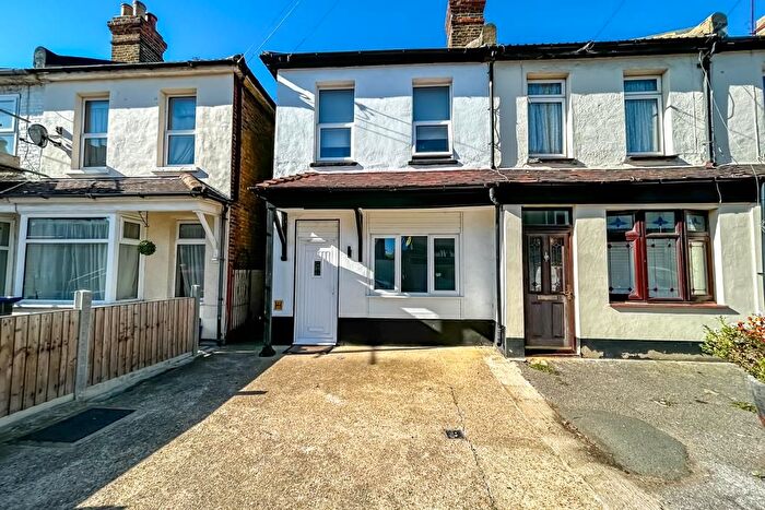 1 Bedroom Flat For Sale In West Road, Shoeburyness, SS3