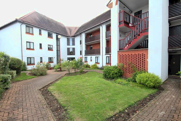 2 Bedroom Flat For Sale In Park Court, Letchworth Garden City, SG6