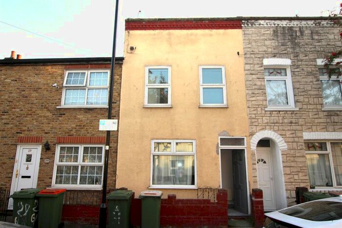 2 Bedroom Property To Rent In Garfield Road, London, E13