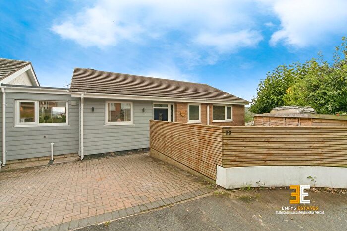 3 Bedroom Semi-Detached House For Sale In Ormeside, Penrhynside, Llandudno, LL30