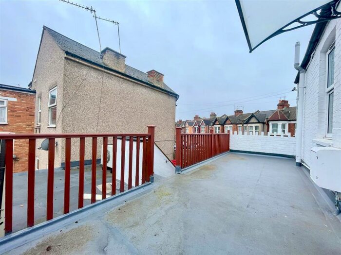 2 Bedroom Flat To Rent In Chapter Road, Dollis Hill, NW2