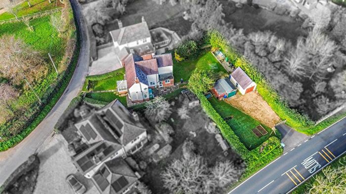 4 Bedroom Detached House For Sale In Taits Hill, Stinchcombe, GL11