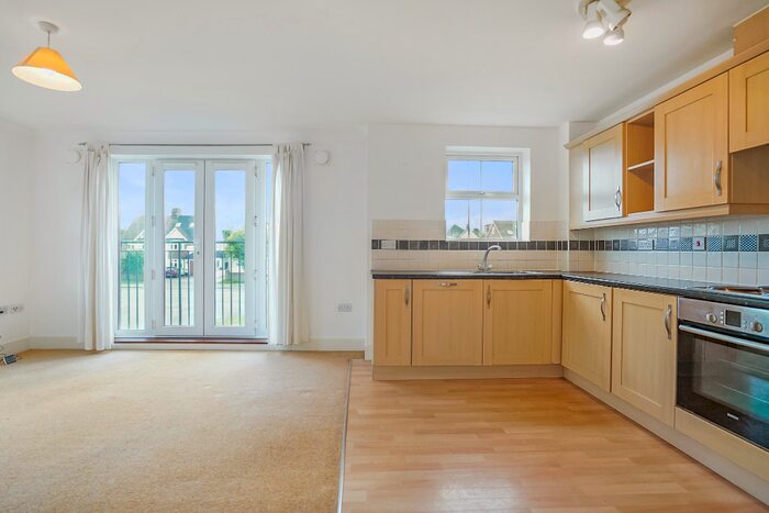 2 Bedroom Flat To Rent In Tobermory Close, Slough, Berkshire, SL3