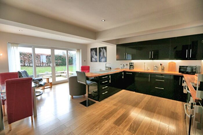 3 Bedroom Bungalow For Sale In Gleave Avenue, Bollington, Macclesfield, SK10