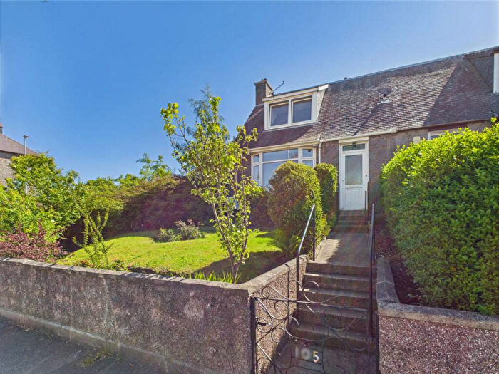 2 Bedroom End Of Terrace House For Sale In Walker Road, Aberdeen, AB11