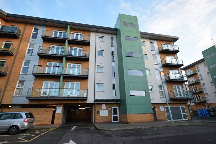 1 Bedroom Flat To Rent In Parkhouse Court, Hatfield, AL10