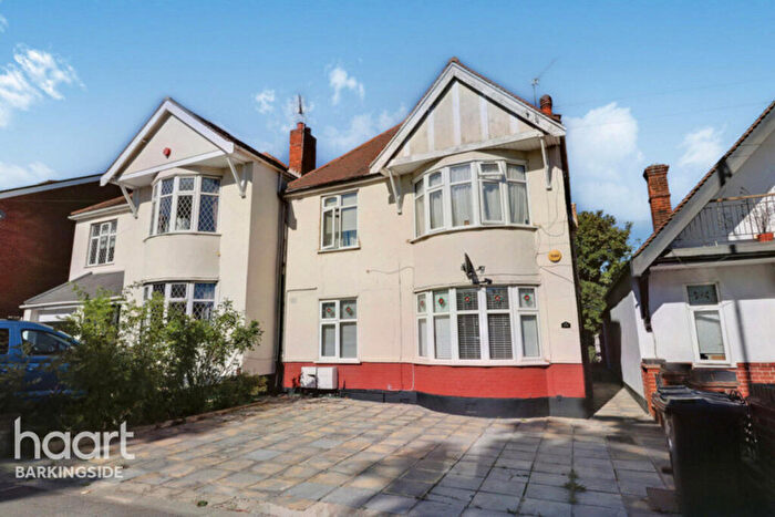 3 Bedroom Maisonette For Sale In Tomswood Hill, Hainault, IG6