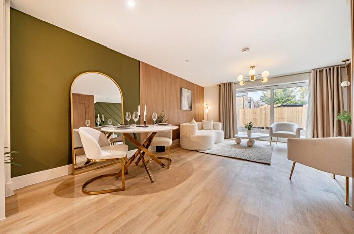 2 Bedroom House For Sale In Peckham, SE15