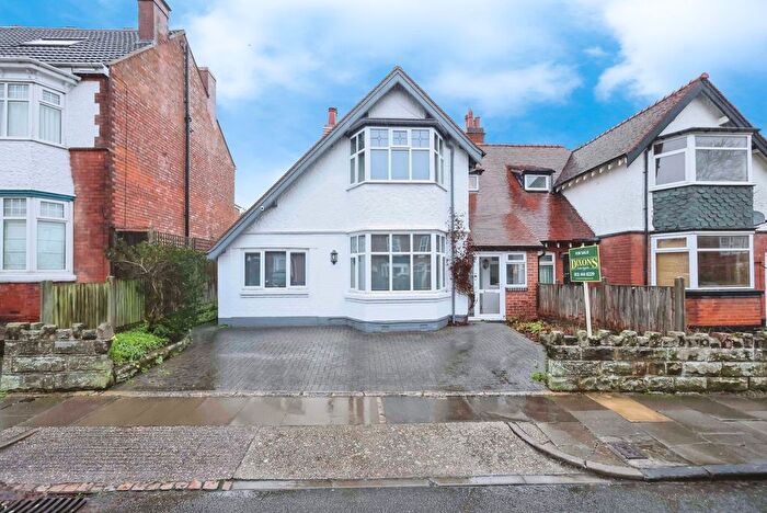 3 Bedroom Semi Detached House For Sale In Featherstone Road, Birmingham, West Midlands, B14
