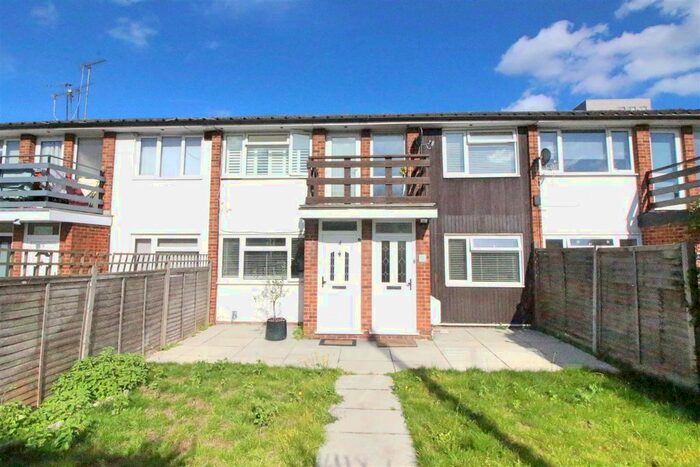 2 Bedroom Flat To Rent In Eldon Avenue, Borehamwood, WD6