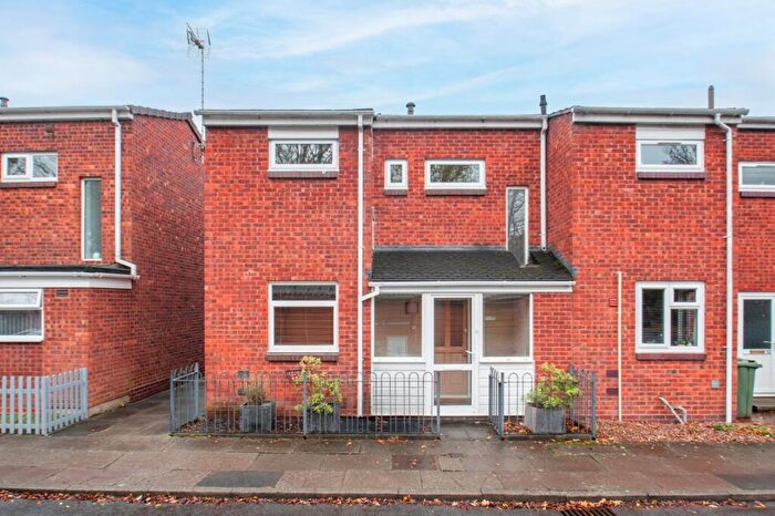 3 Bedroom End Of Terrace House For Sale In Kilpeck Close, Winyates, Redditch, Worcestershire, B98