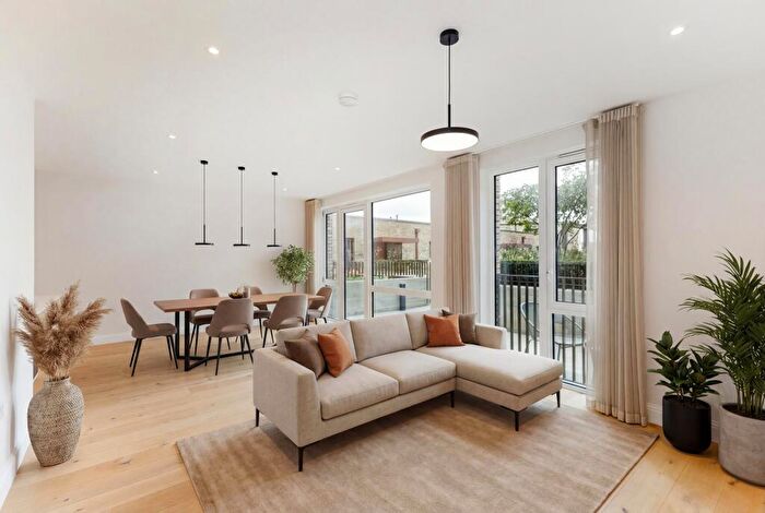 2 Bedroom Apartment For Sale In The Claves, Mill Hill, NW7