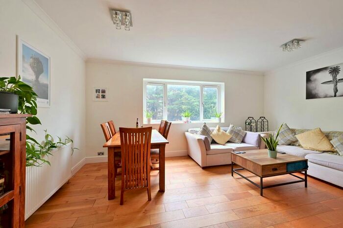 2 Bedroom Flat To Rent In Worple Road, Wimbledon, London, SW19