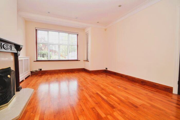 5 Bedroom Semi-Detached House To Rent In Beechcroft Avenue, New Malden, KT3