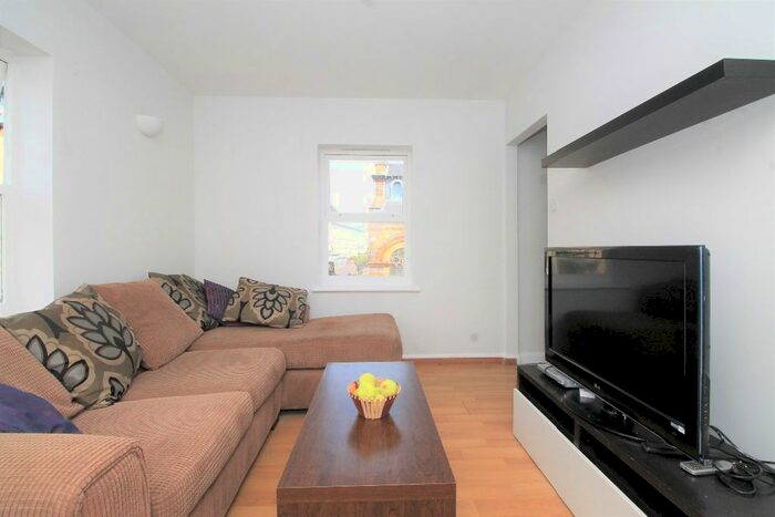 1 Bedroom Flat To Rent In Thames Circle, Isle Of Dogs, London, E14