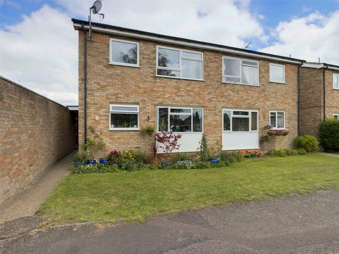 2 Bedroom Maisonette To Rent In Pym Walk, Thame, Oxfordshire, OX9