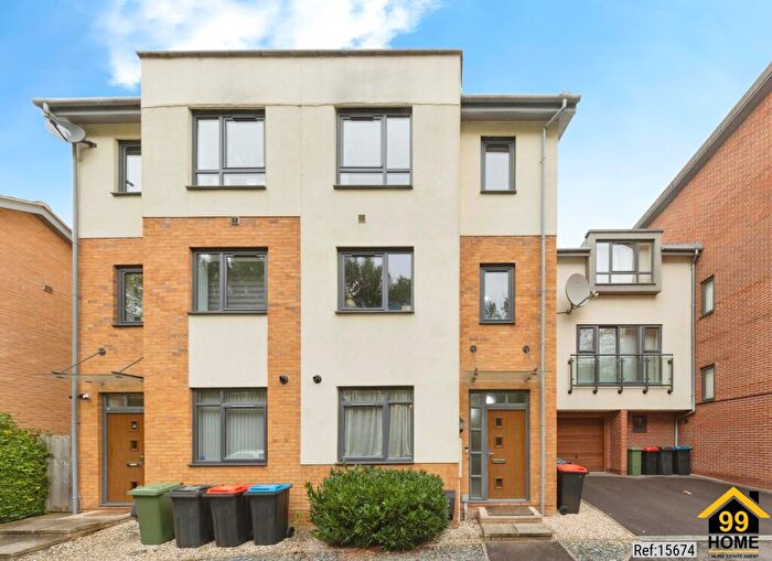 3 Bedroom Semi-Detached House For Sale In Lexham Road, Milton Keynes, MK6