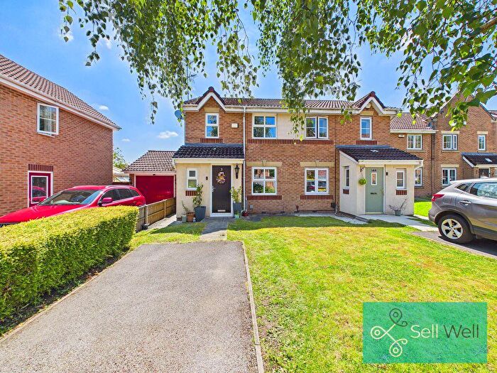 4 Bedroom Semi-Detached House For Sale In Lawndale Drive, Worsley, Manchester, M28