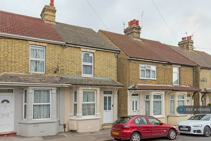 3 Bedroom Semi-Detached House To Rent In Hythe Road, Sittingbourne, ME10