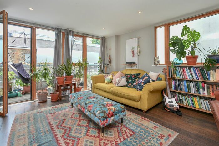 3 Bedroom Flat To Rent In A Lea Bridge Road, London, E5