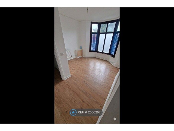 2 Bedroom Flat To Rent In Owen Road, Wolverhampton, WV3