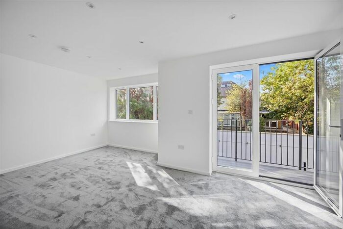 2 Bedroom Flat To Rent In Elliott Close, Wembely, HA9