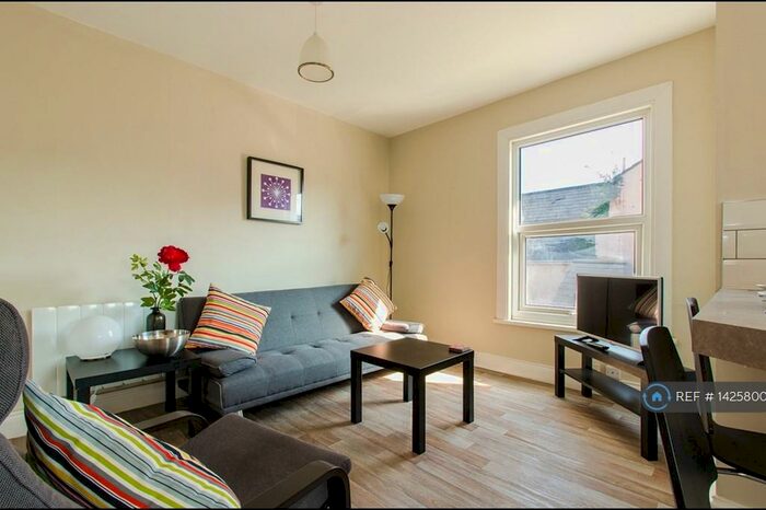 1 Bedroom Flat To Rent In Upper Stone Street, Maidstone, ME15