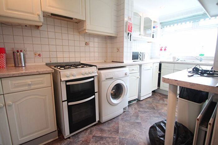 4 Bedroom Semi Detached House To Rent In Kingston Lane, Uxbridge, UB8