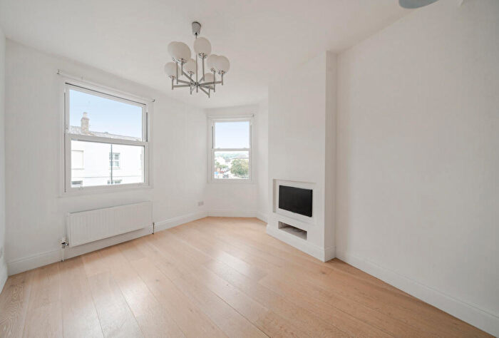2 Bedroom Apartment For Sale In Great Norwood Street, Cheltenham, Gloucestershire, GL50
