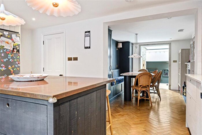 3 Bedroom Terraced House For Sale In Theberton Street, Barnsbury, London, N1 - Photo 10