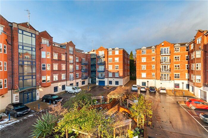 2 Bedroom Flat For Sale In Carisbrooke Road, West Park, Leeds, LS16