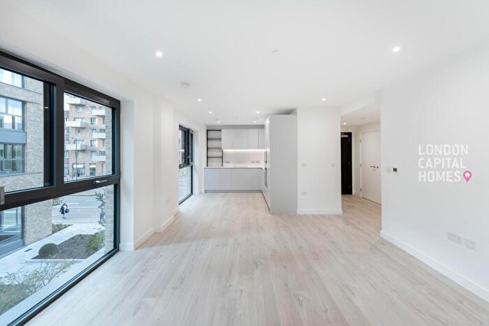 2 Bedroom Apartment To Rent In Darter House, Anax Street, N4