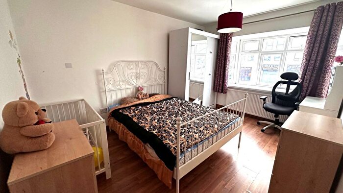 2 Bedroom Flat For Sale In Greenford Road, UB6